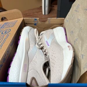 Brooks Ghost 16.  Size 8.5